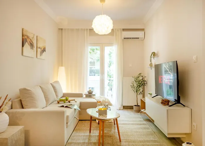 Stylish Renovated 2br Near Metro & Sea * 塞萨洛尼基