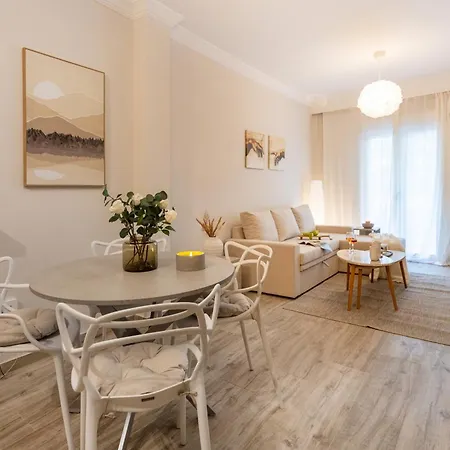 Stylish Renovated 2br Near Metro & Sea * Tessalónica