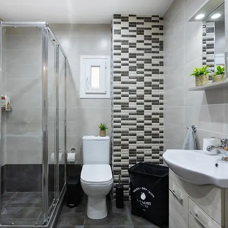 Apartman Stylish Renovated 2br Near Metro & Sea *