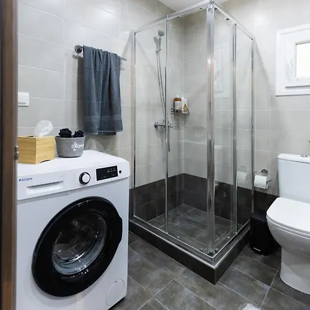 Stylish Renovated 2br Near Metro & Sea Apartamento