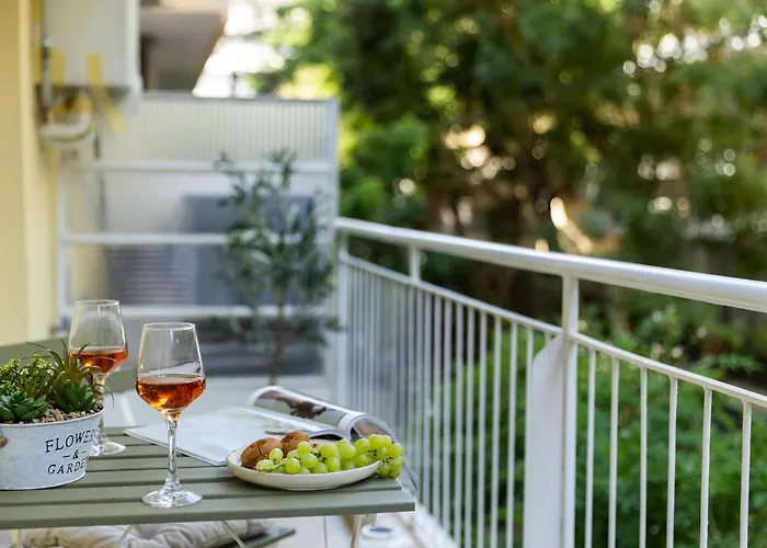 Stylish Renovated 2br Near Metro & Sea *