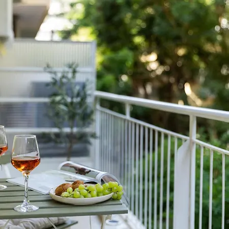 Stylish Renovated 2br Near Metro & Sea *